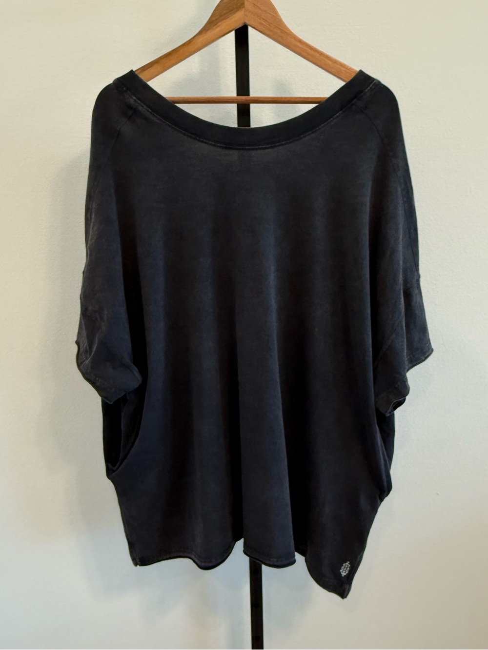Free People Movement Reversible Oversized Black Dolman Sleeve Tee Pockets Med